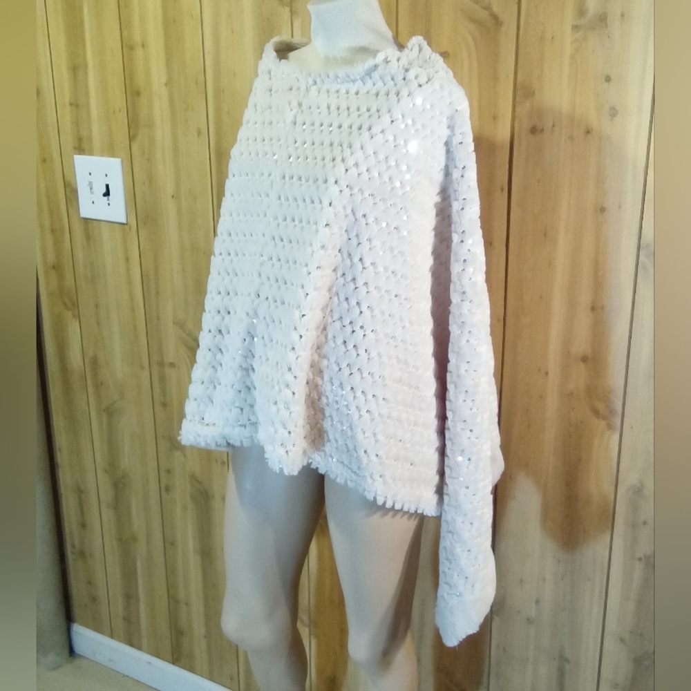 Womens white Shaww